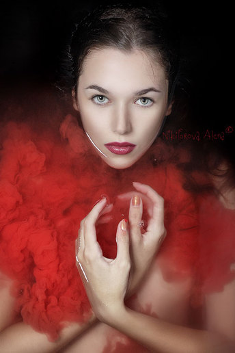 主題為“水”的設(shè)計（二）—— Alena Nikiforova的水中美人